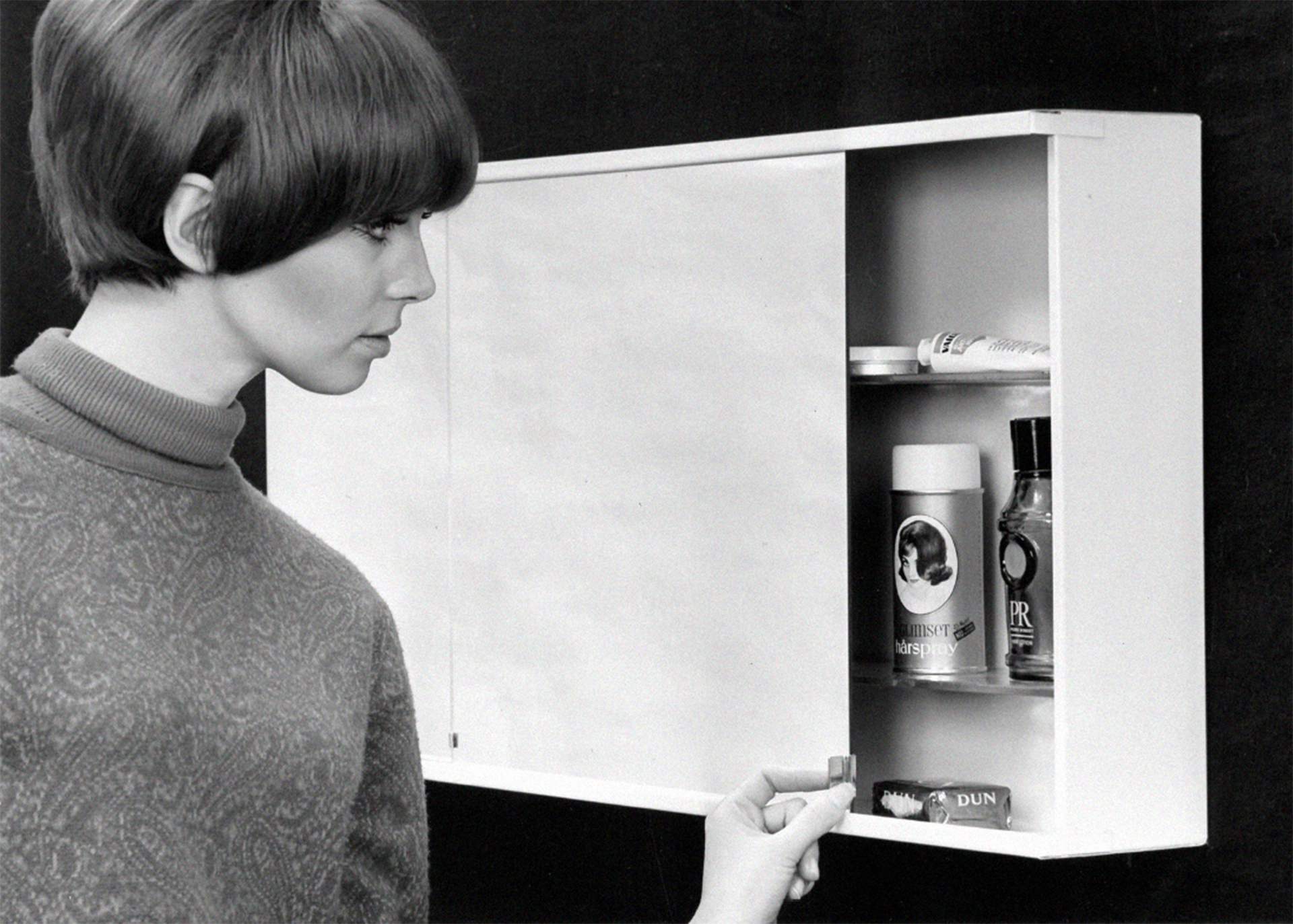 Svedbergs metal bathroom cabinet