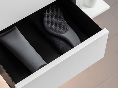 Pull-out drawers in the same colour 