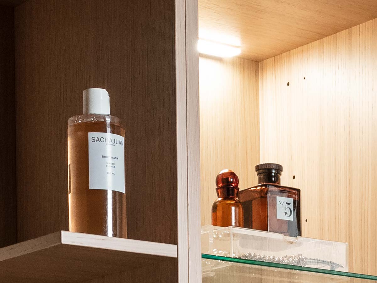 Lighting in cabinet