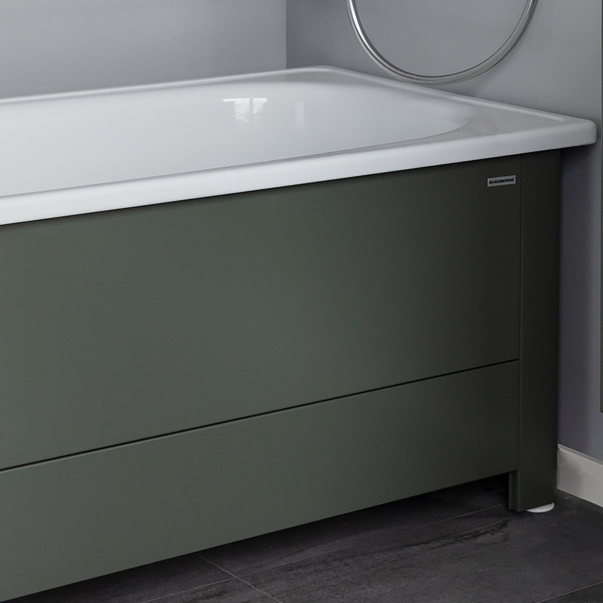 Enamel bathtub